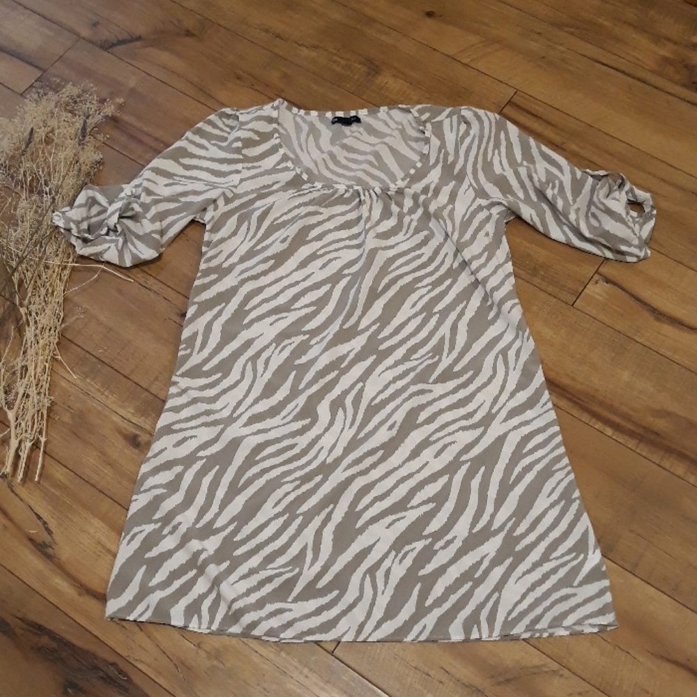 GAP Light Zebra Pattern Dress. Size small.